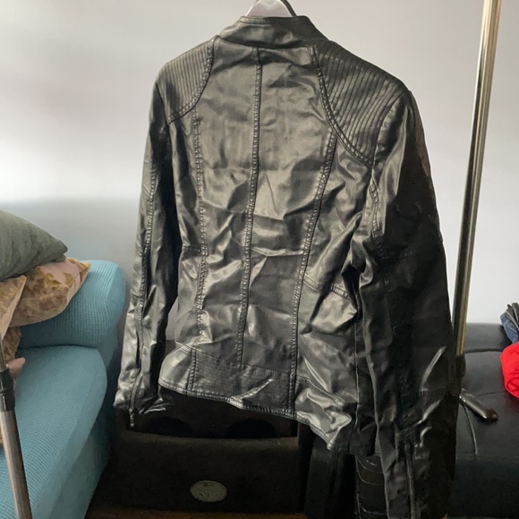 Black Max Studio Leather Jacket with Zipper Detail - Picture 10 of 15